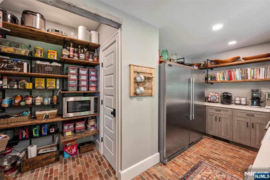 208 Lincoln Avenue — photo 18