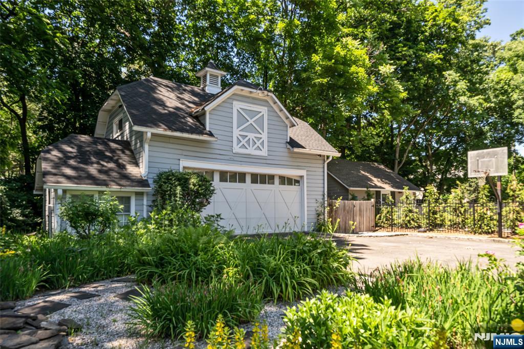 208 Lincoln Avenue — photo 45