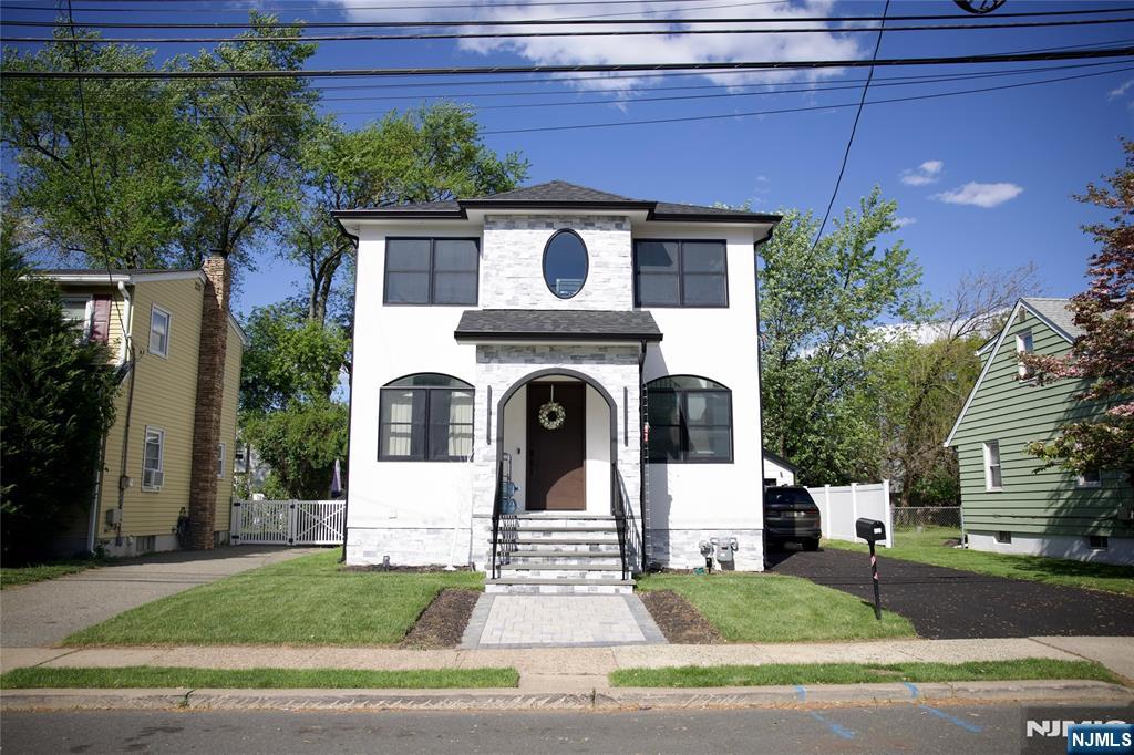 271 Bergen Boulevard - Photo 1