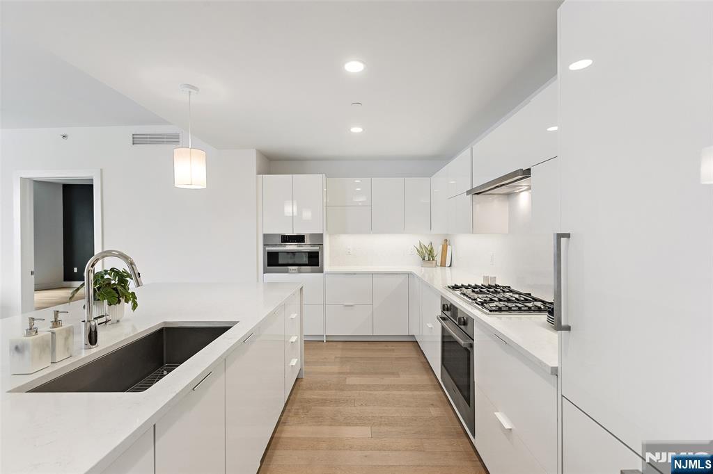 9 Ave At Port Imperial, #0911, West New York, NJ 07093 Listing Photo  10