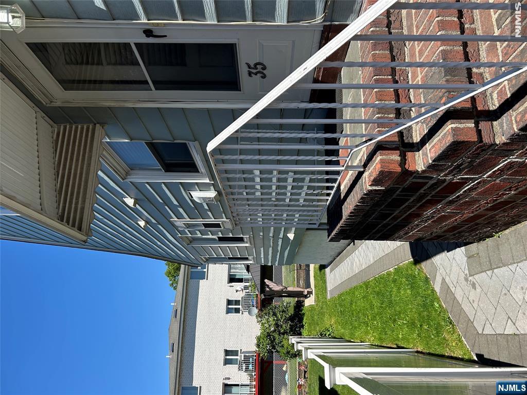 35 Edsall Avenue 1st fl - Photo 1