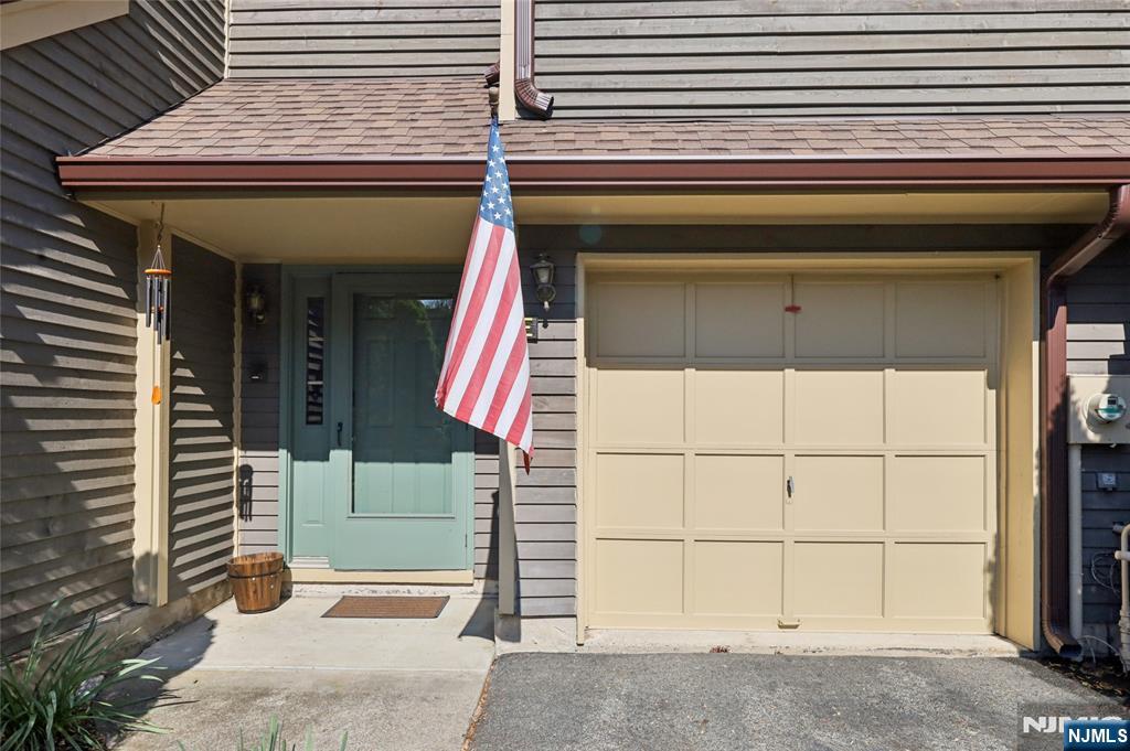 38 Lexington Lane E - Photo 2