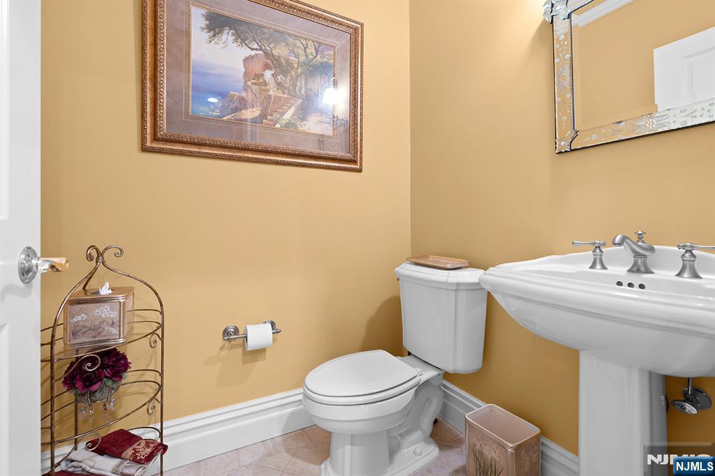 56 Pheasant Run, Kinnelon Borough, NJ 07405 Listing Photo  16