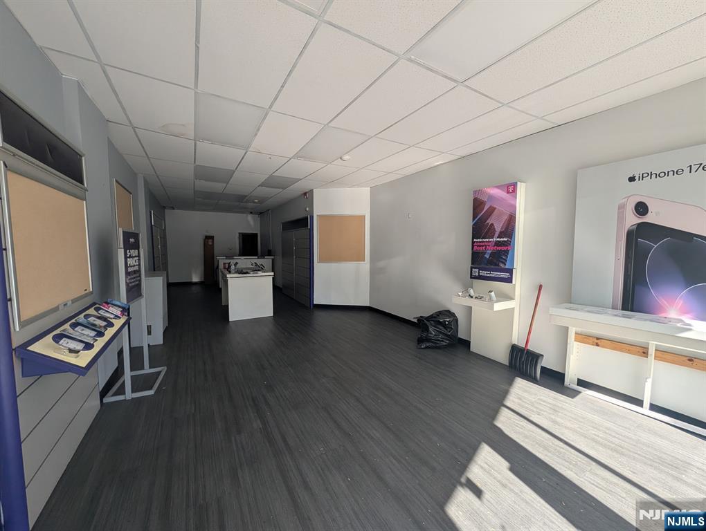 1070 Main - Photo 3