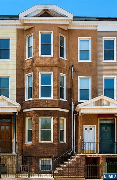 143 Hopkins Avenue - Photo 1