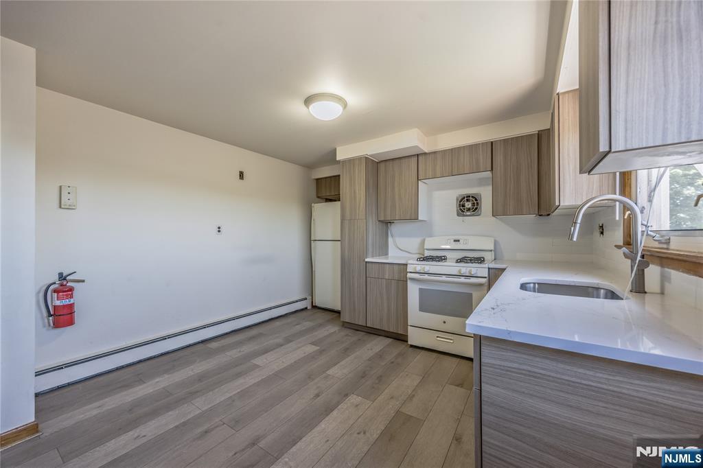 88 Maple Avenue - Photo 5