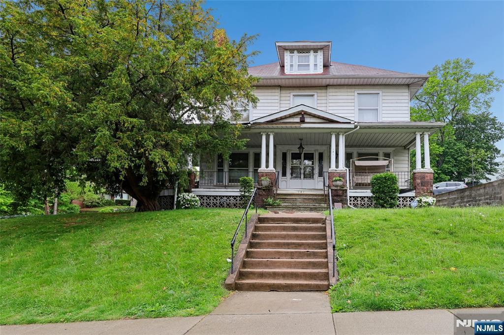 139 Aycrigg Avenue - Photo 1