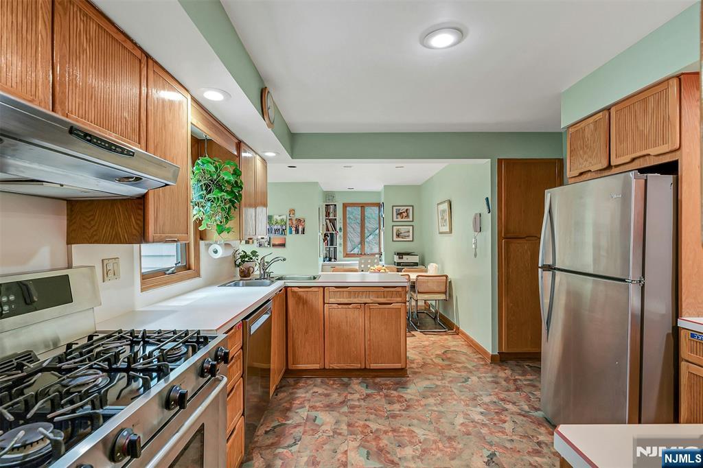 616 Rutland Avenue — photo 11