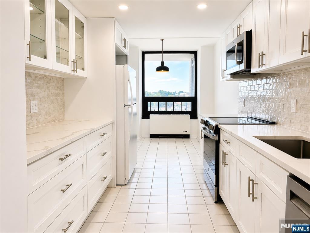 800 Palisade Ave #704, Fort Lee, NJ 07024