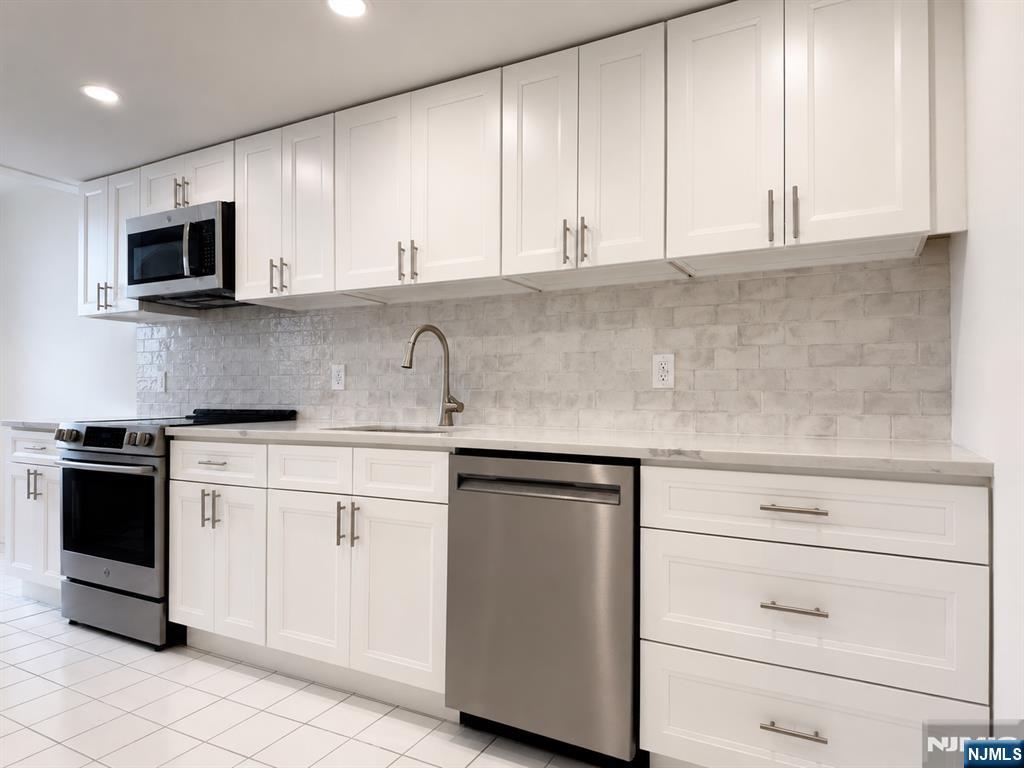 800 Palisade Ave #704, Fort Lee, NJ 07024