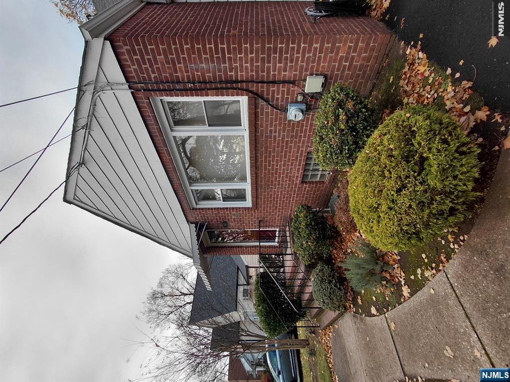 850 Broad Street - Photo 2