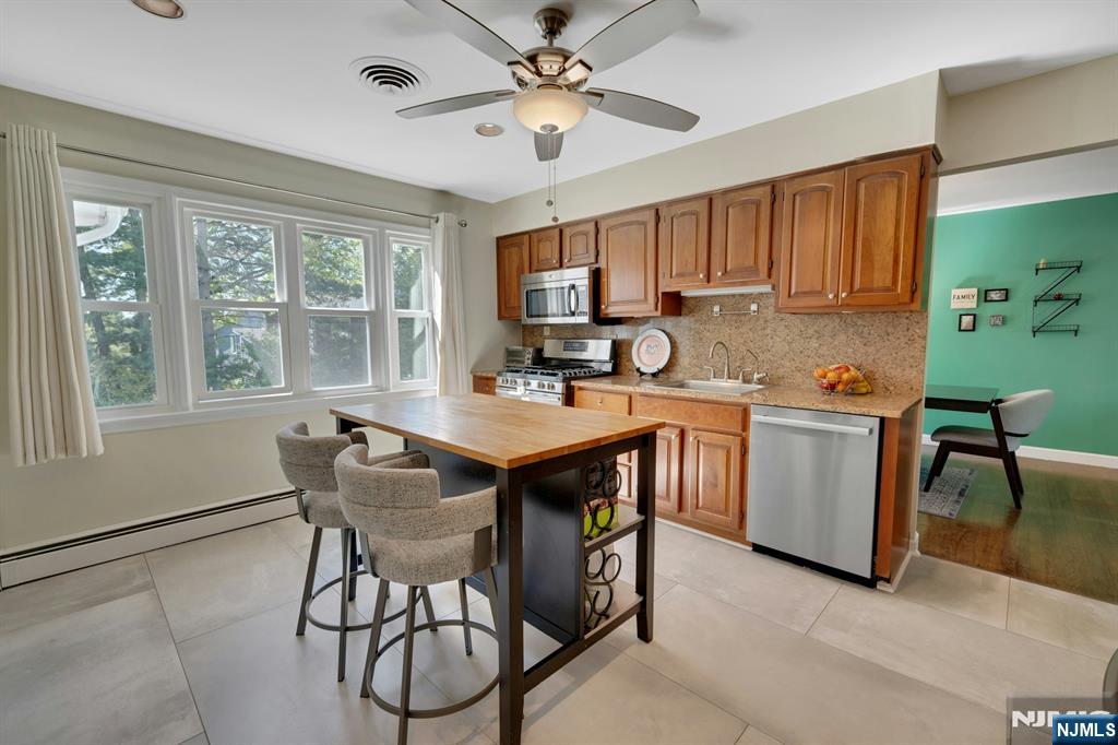 10 Ronald Terrace — photo 11