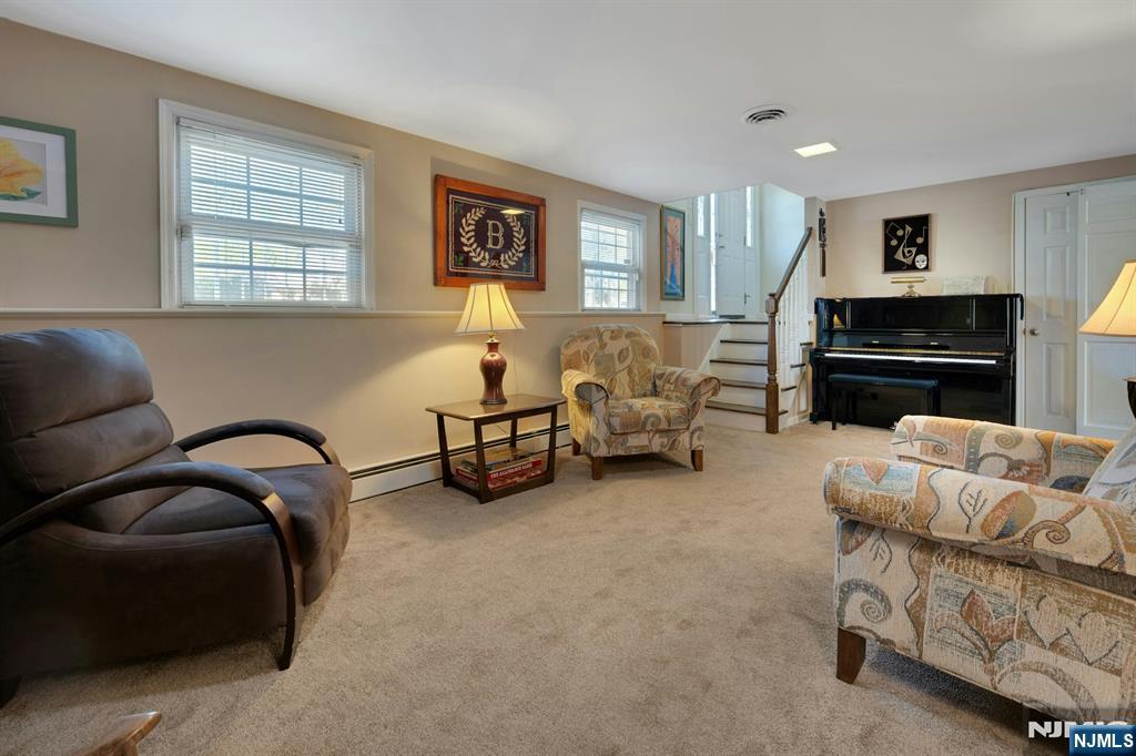 10 Ronald Terrace — photo 22