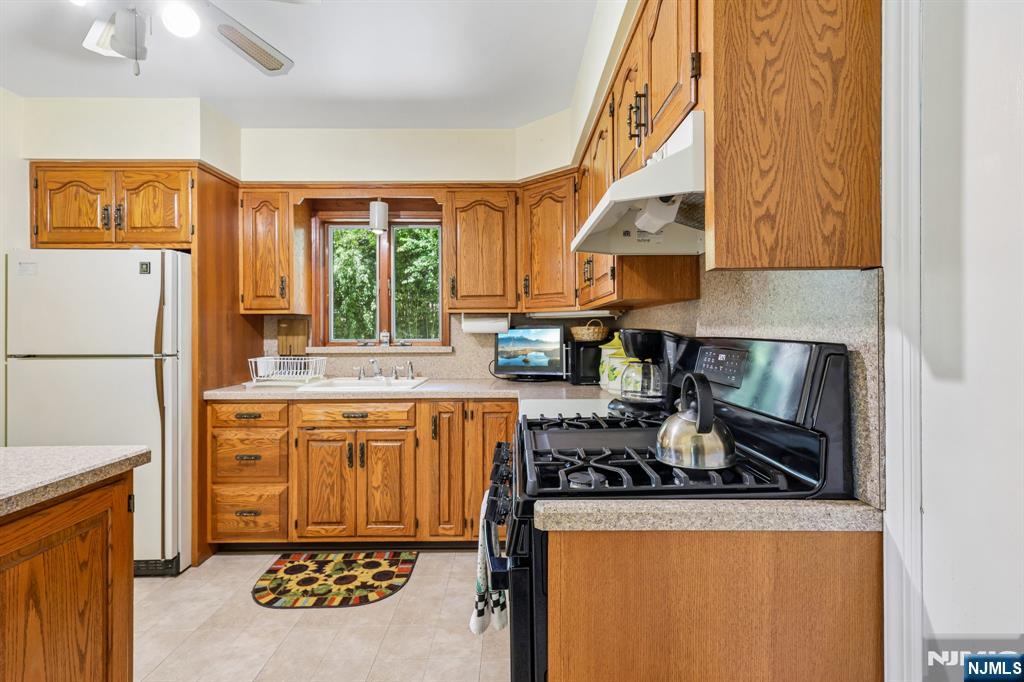 108 Kohring Circle, Harrington Park, NJ 07640 Listing Photo  12