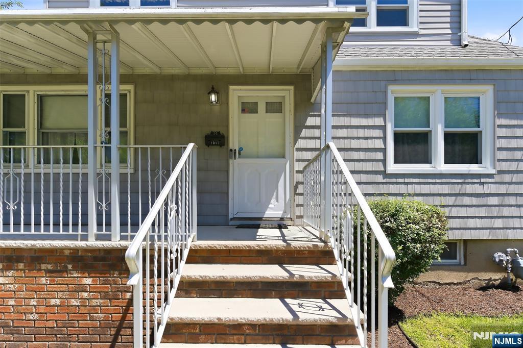 1017 E 27th Street - Photo 3