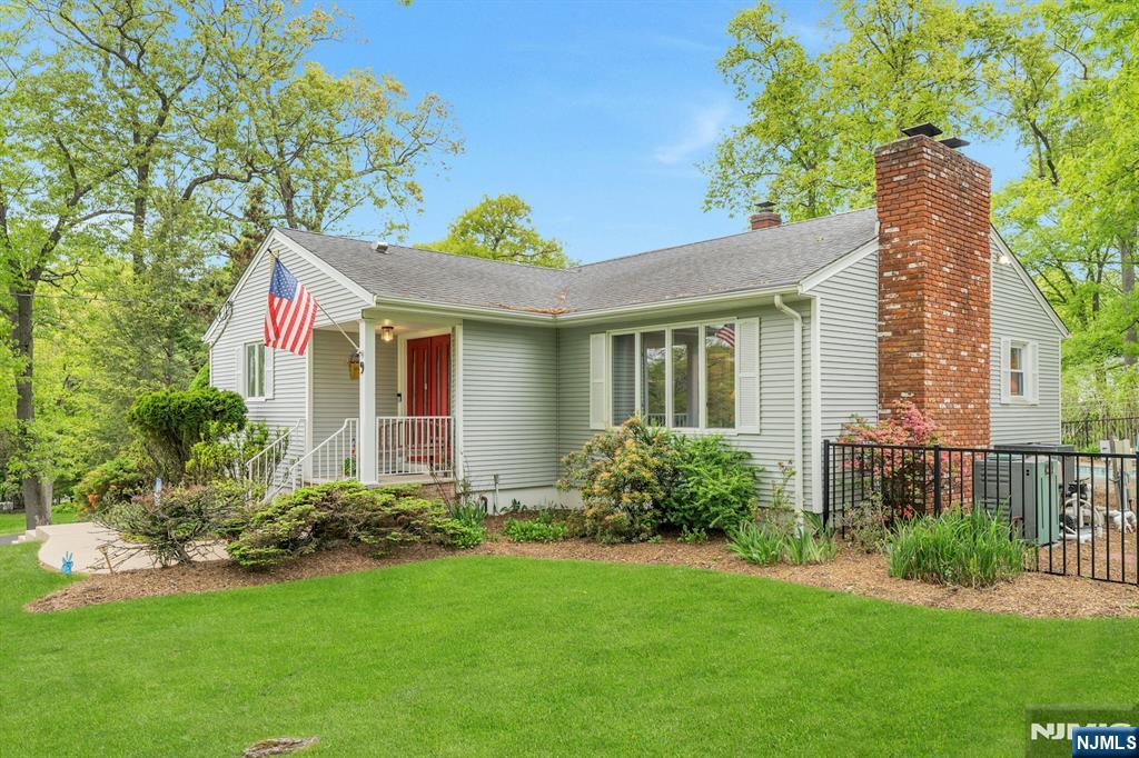 9 Ryerson Ave, Oakland, NJ 07436