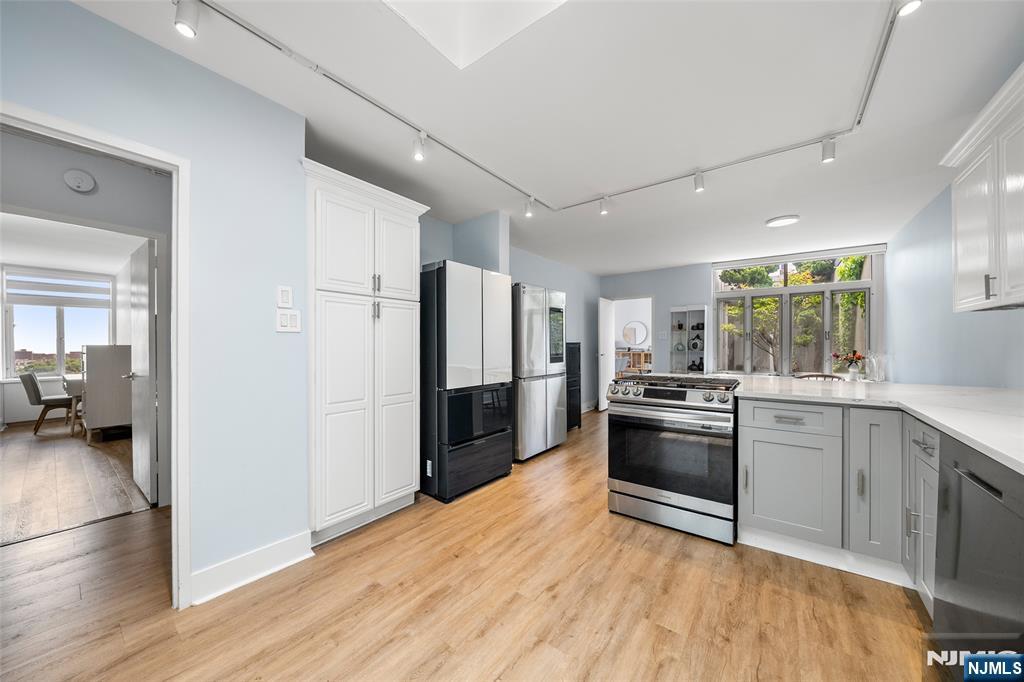 2 Horizon Rd #PH 2, Fort Lee, NJ 07024