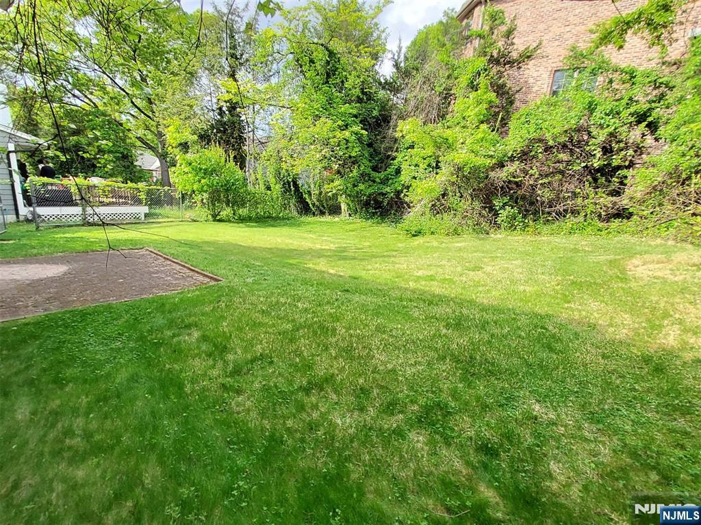 485 E Palisade Avenue - Photo 4
