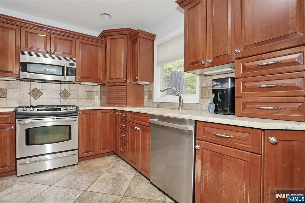 7 Short Street, Harrington Park, NJ 07640 Listing Photo  10