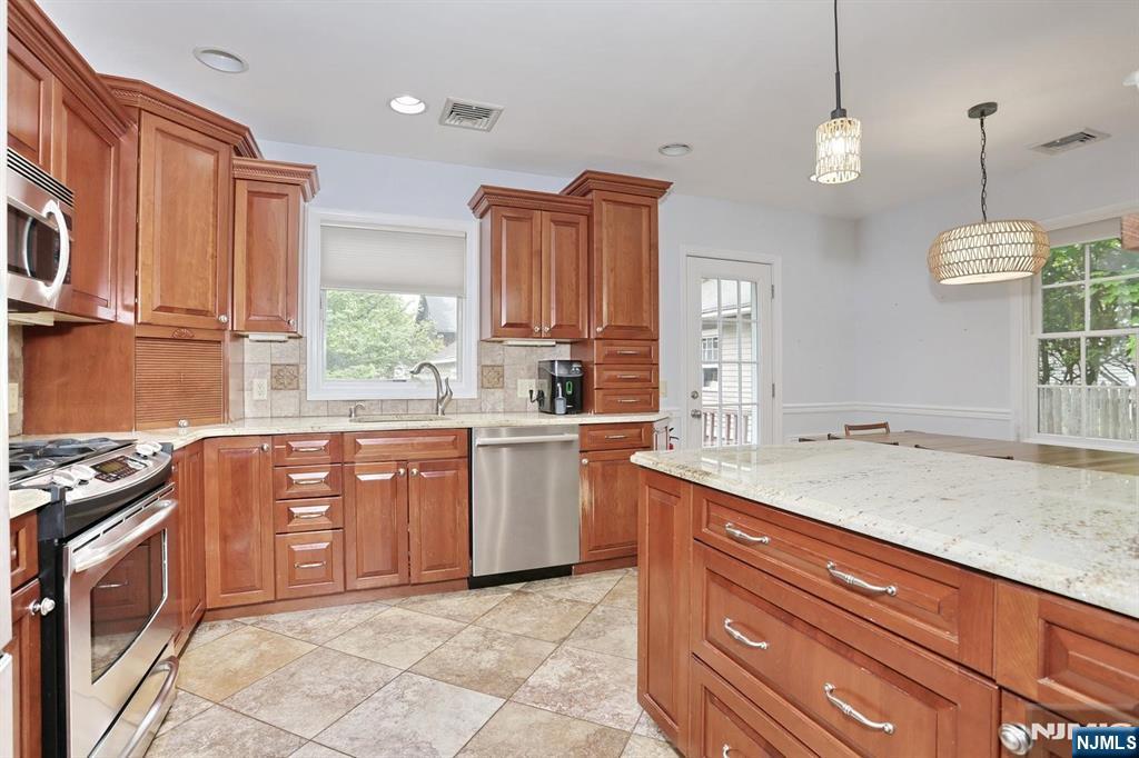 7 Short Street, Harrington Park, NJ 07640 Listing Photo  12