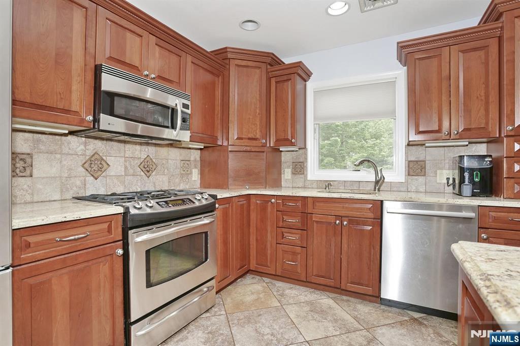 7 Short Street, Harrington Park, NJ 07640 Listing Photo  13