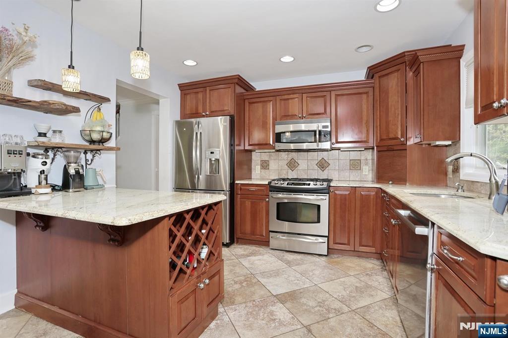 7 Short Street, Harrington Park, NJ 07640 Listing Photo  8