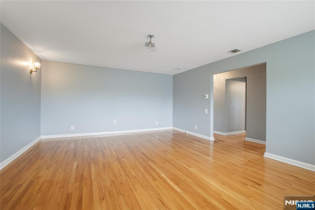 112 E Ackerman Avenue B right side - Photo 3