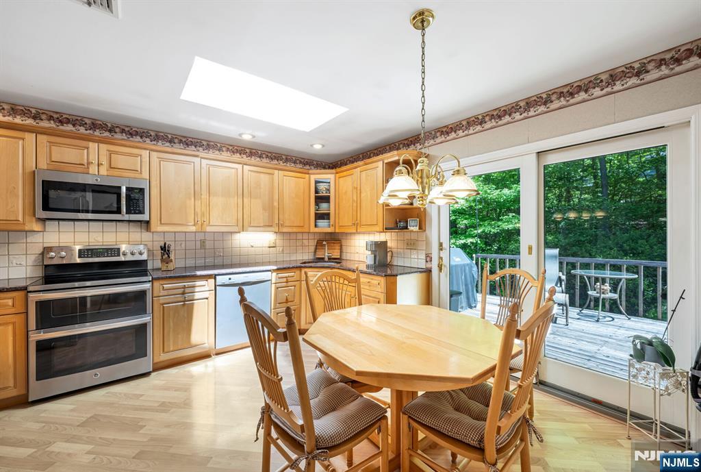 19 Rabbit Run, West Milford, NJ 07435 Listing Photo  10
