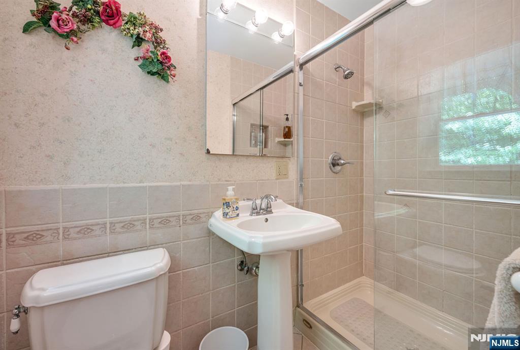 19 Rabbit Run, West Milford, NJ 07435 Listing Photo  13