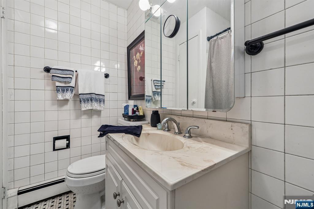 2nd bathroom