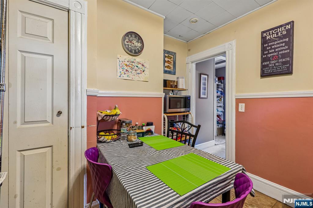 Eat in kitchen
