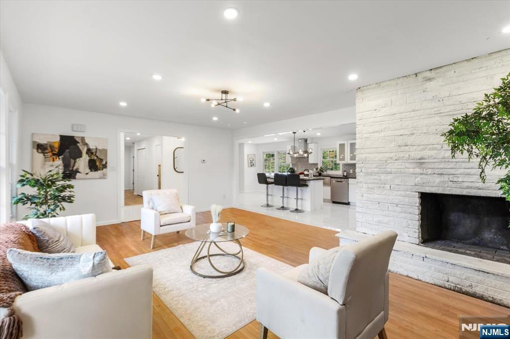 496 Seven Oaks Court - Photo 3