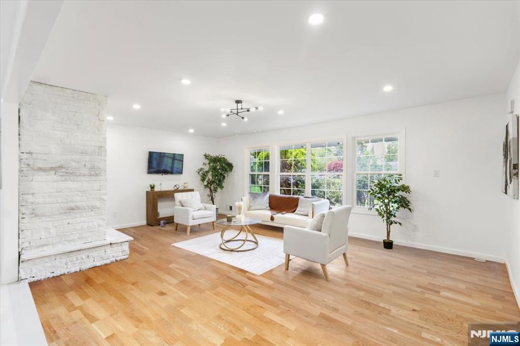 496 Seven Oaks Court - Photo 4