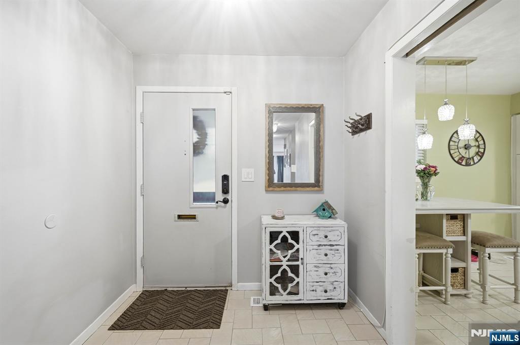 219 Pond Ter #2B, Twp Of Washington, NJ 07676