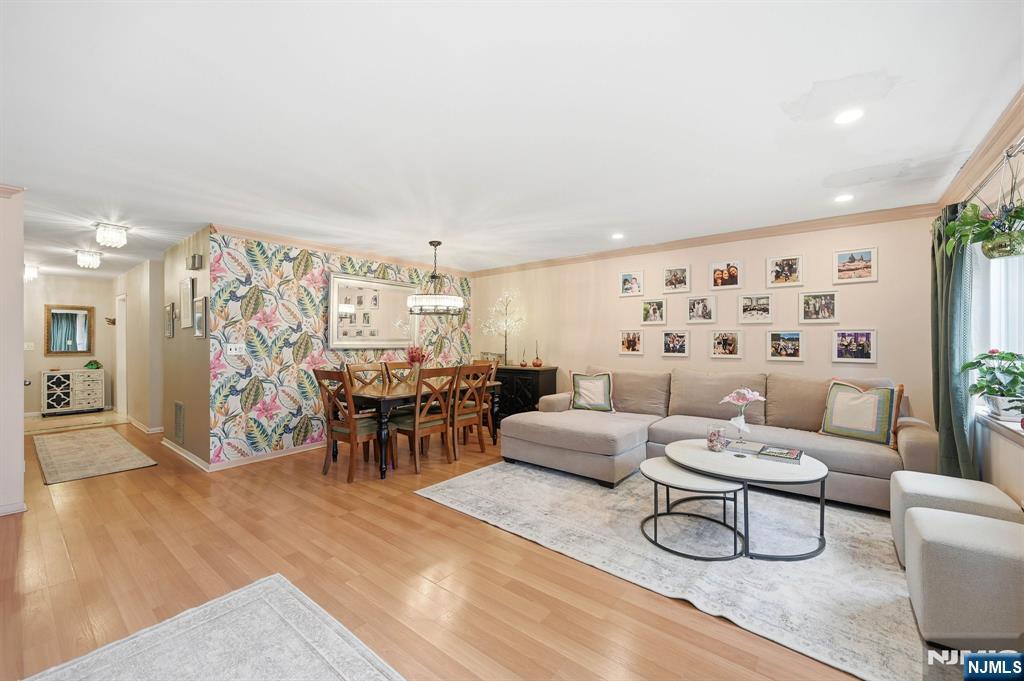 219 Pond Ter #2B, Twp Of Washington, NJ 07676