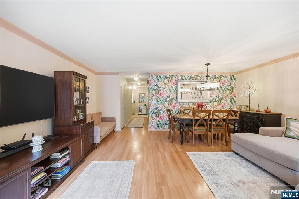 219 Pond Ter #2B, Twp Of Washington, NJ 07676
