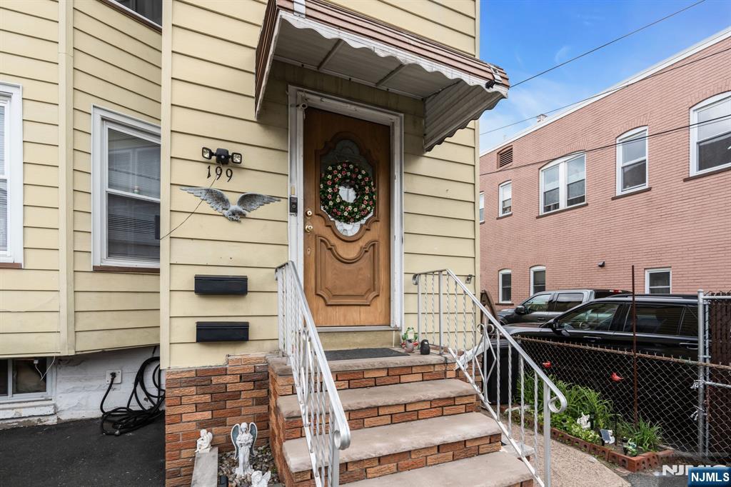 199 Hayward Place - Photo 2