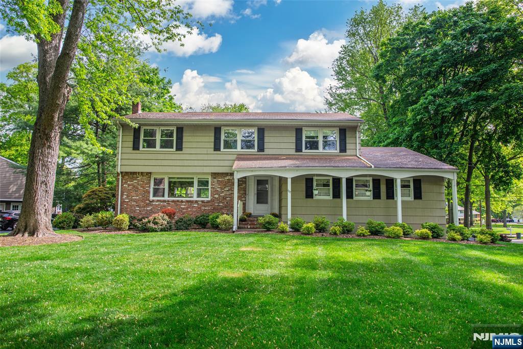 Homes for sale in Wyckoff, NJ | 102 Robertson Dr, Wyckoff, NJ 07481 | MLS# 26017715