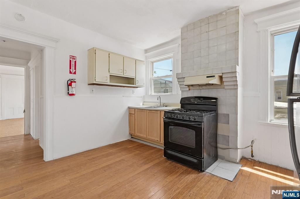 55 Hawkins Street — photo 43