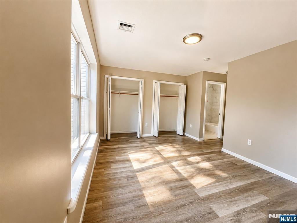242 Graham Avenue - Photo 4