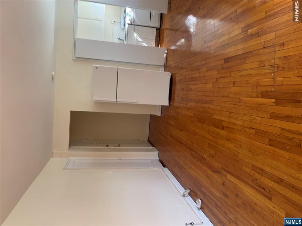 2329-2339 Hudson Terrace A13 - Photo 3