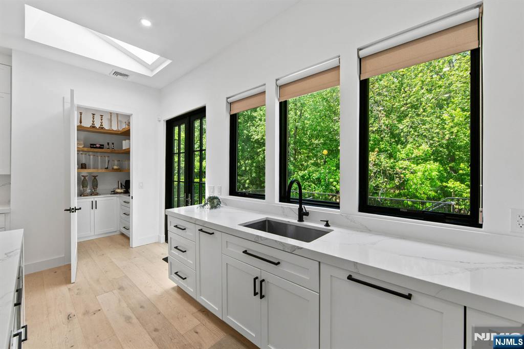 284 Castle Drive, Englewood Cliffs, NJ 07632 Listing Photo  19