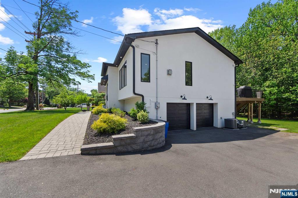 284 Castle Drive, Englewood Cliffs, NJ 07632 Listing Photo  2