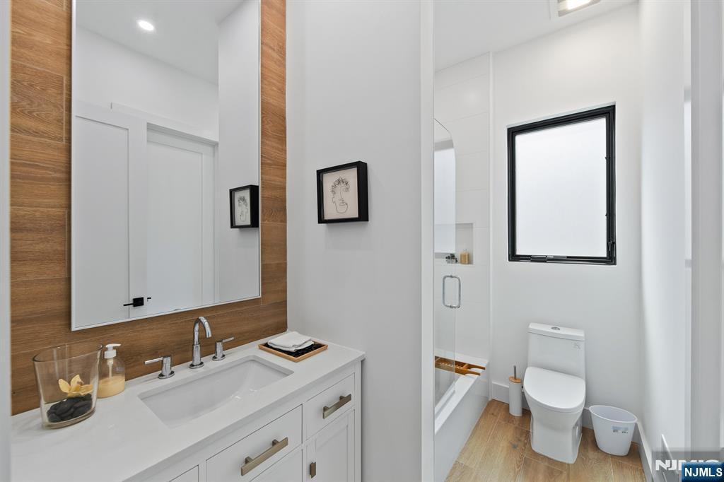284 Castle Drive, Englewood Cliffs, NJ 07632 Listing Photo  34