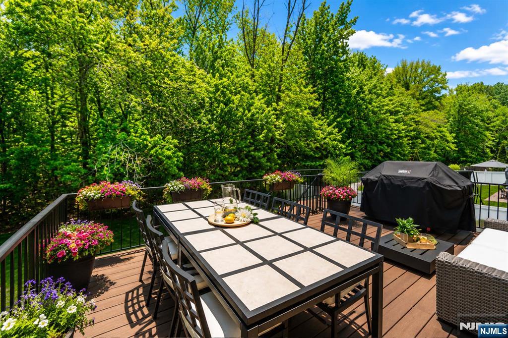 284 Castle Drive, Englewood Cliffs, NJ 07632 Listing Photo  7