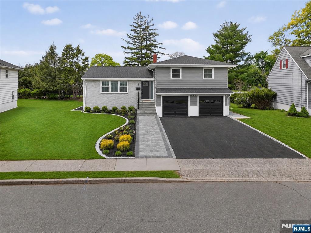 556 Princeton Street - Photo 2