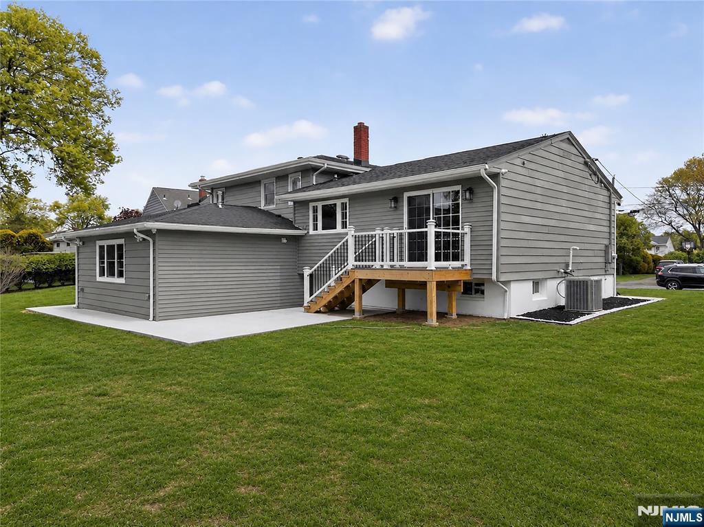 556 Princeton Street — photo 4