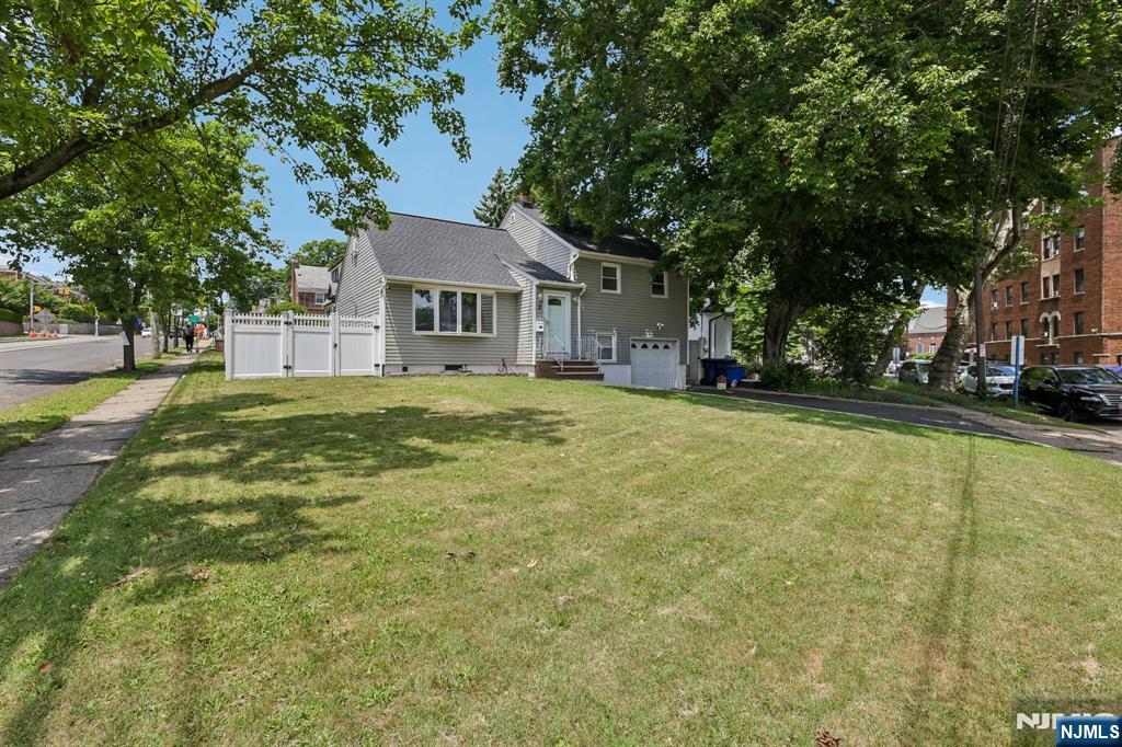 1 Franklin Pl, Hackensack, NJ 07601