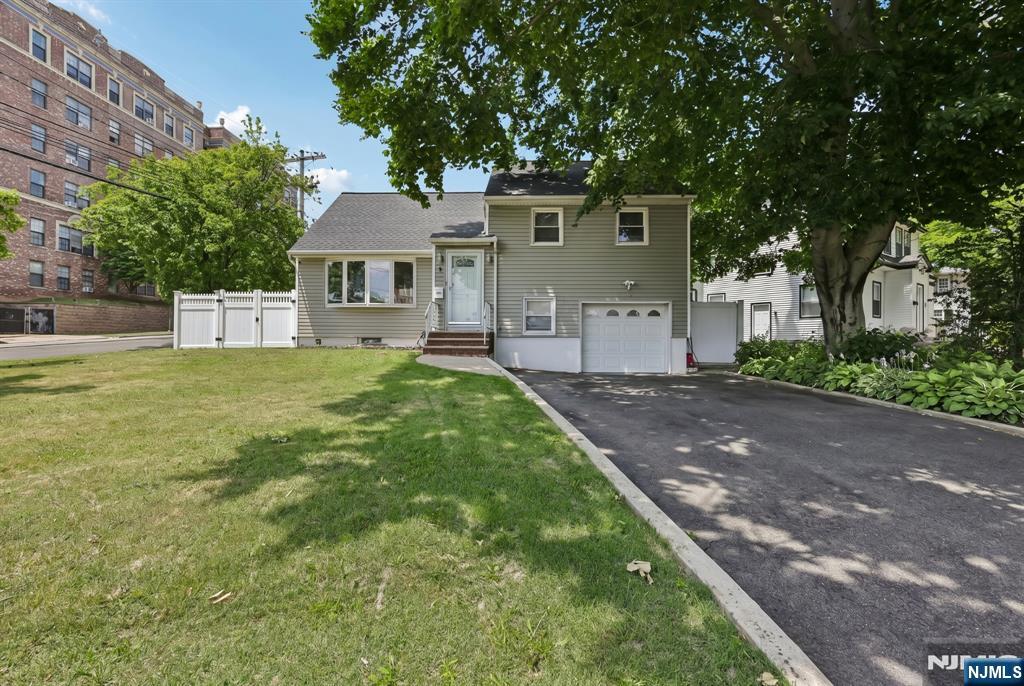 1 Franklin Pl, Hackensack, NJ 07601