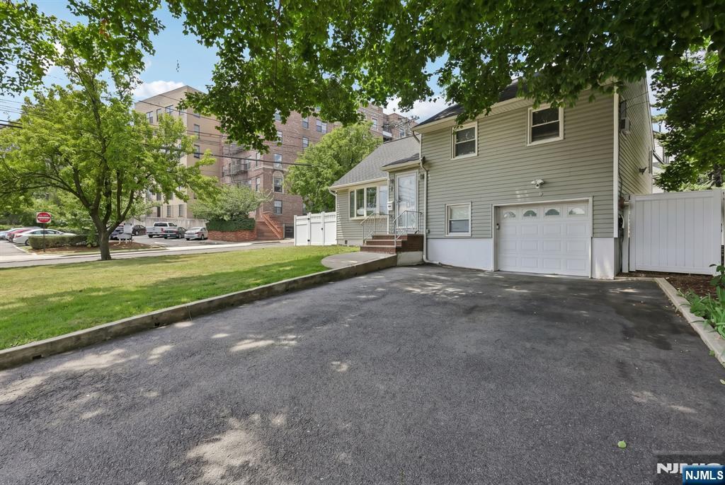 1 Franklin Pl, Hackensack, NJ 07601